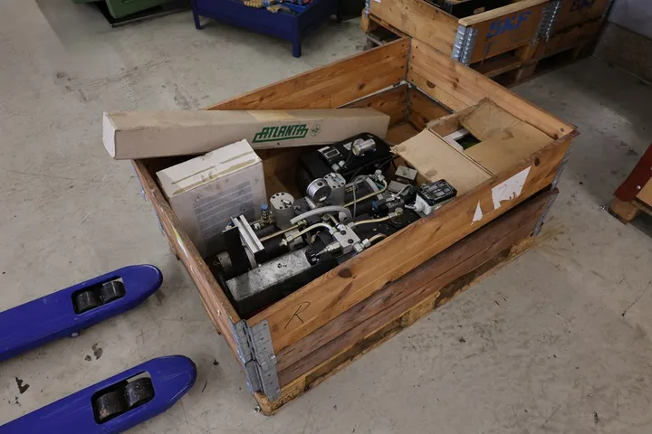 1 x Palette Vakuumpumpe und Elektrobedarf
